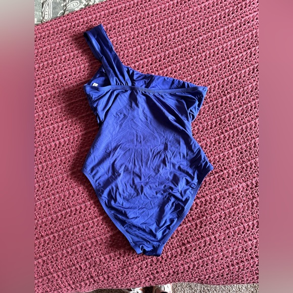 Trina Turk Women’s One Piece Swimsuit like NEW size 8 - Picture 2 of 3